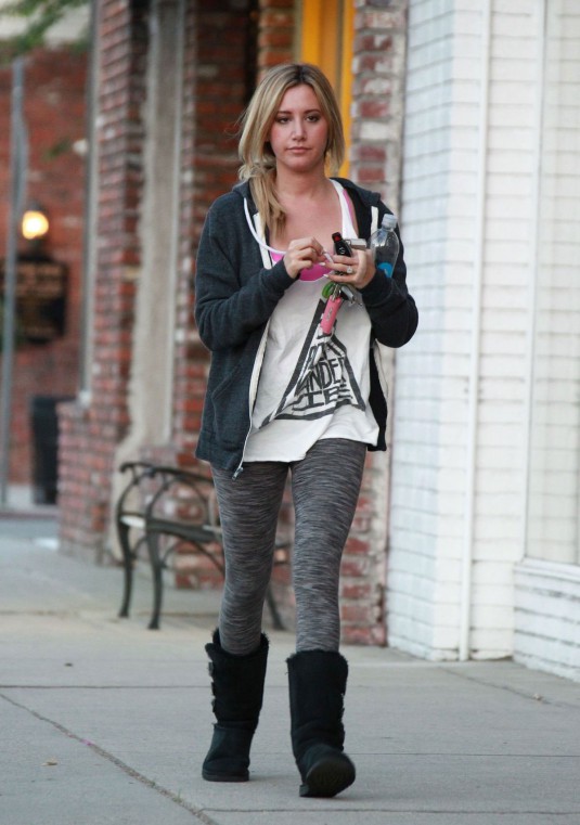 ASHLEY TISDALE Heading to a Gym in Studio City, California ASHLEY TISDALE Heading to a Gym in Studio City, California
